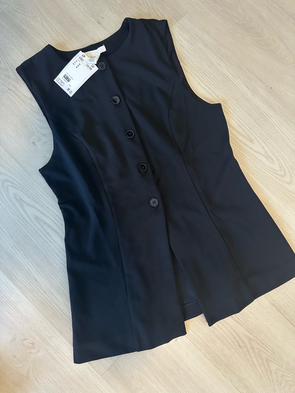 *NWT* Sold Out - H&M Black Ponte Vest -Medium